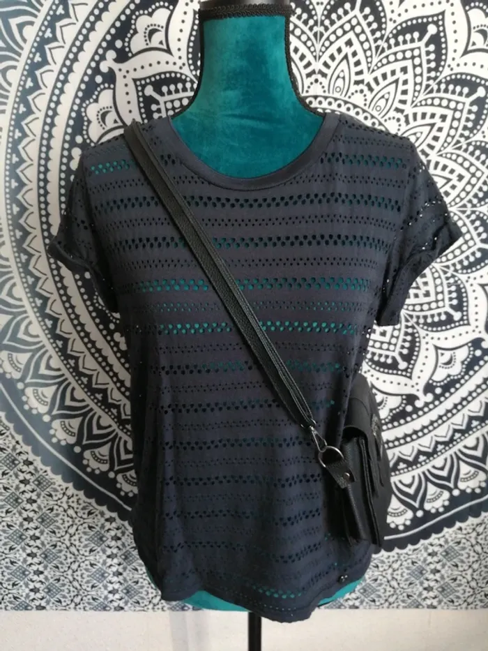 Tee-shirt noir ajouré / teddy smith / (S)