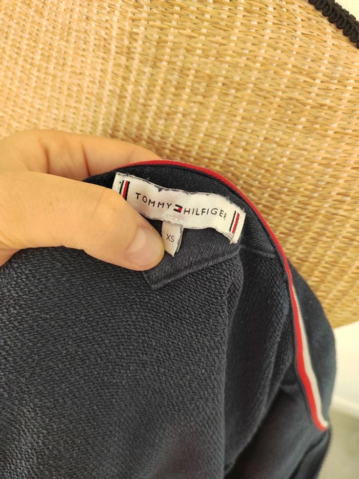 Sweat zippé bleu marine avec capuche Tommy Hilfiger taille XS excellent état - photo numéro 3