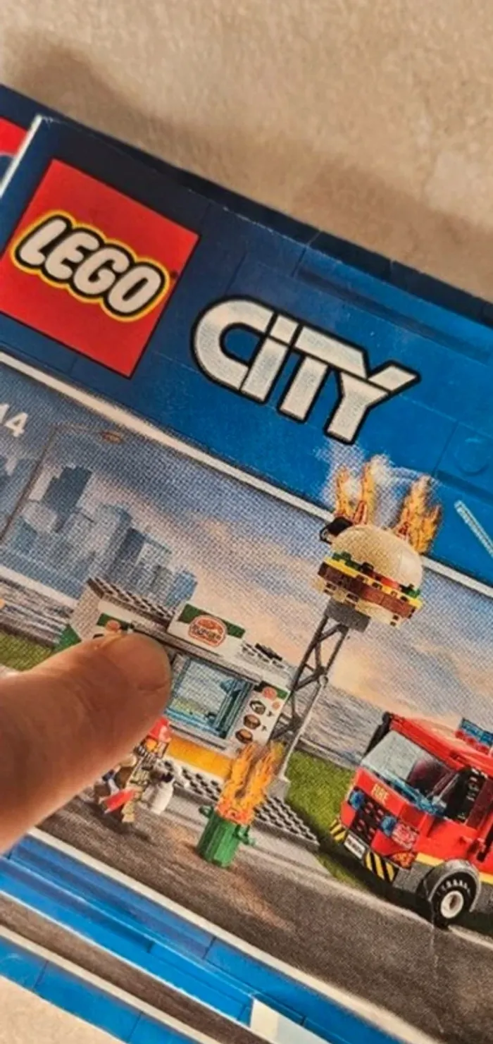 LEGO 60214 City Fire L’Intervention des Pompiers au Restaurant de Hamburgers - photo numéro 12