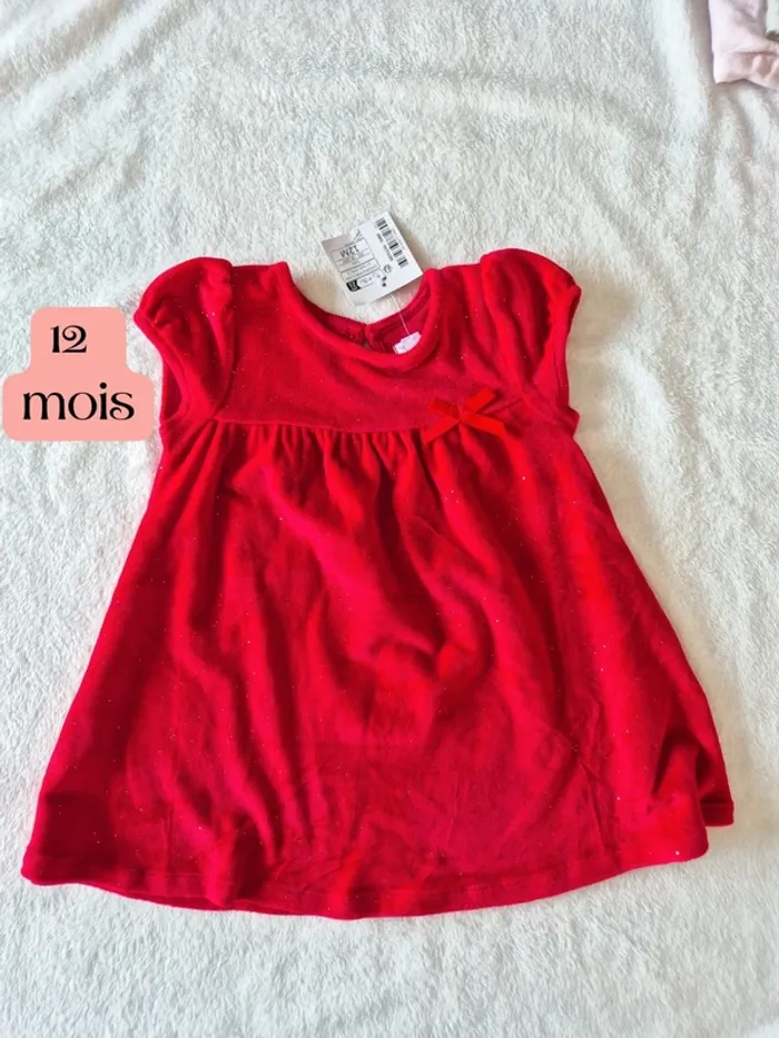 Robe rouge et paillettes dorées 
Kimbaloo
12 mois
Neuf
