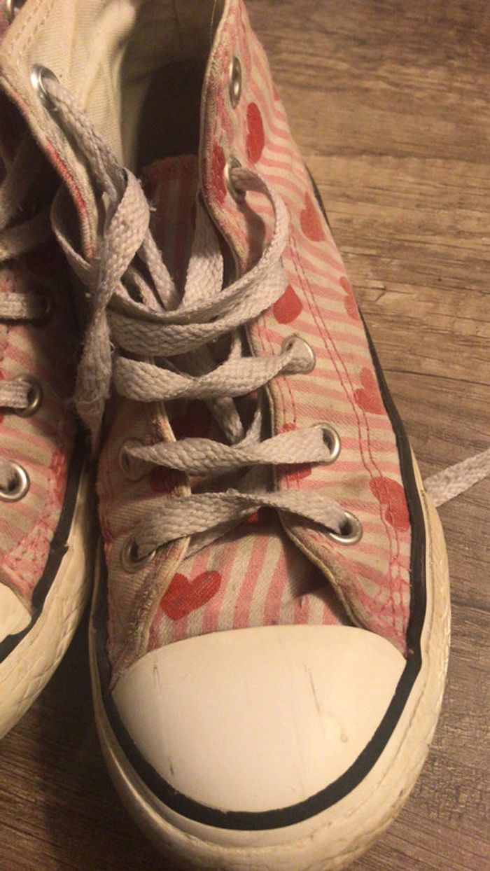 Converse rose avec petit coeur - photo numéro 6