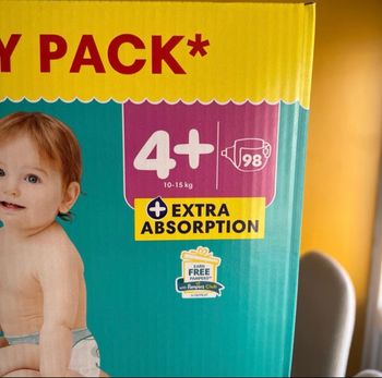 Lot de 298 couches Pampers baby-dry T4+