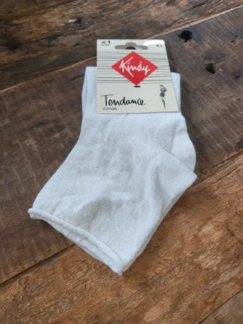 Kindy Socquettes gris clair brillante neuves 37/41