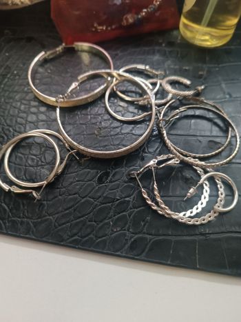 Lot de boucles d'oreilles argentées