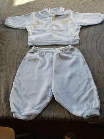 Ensemble pantalon et sweat bleu ciel