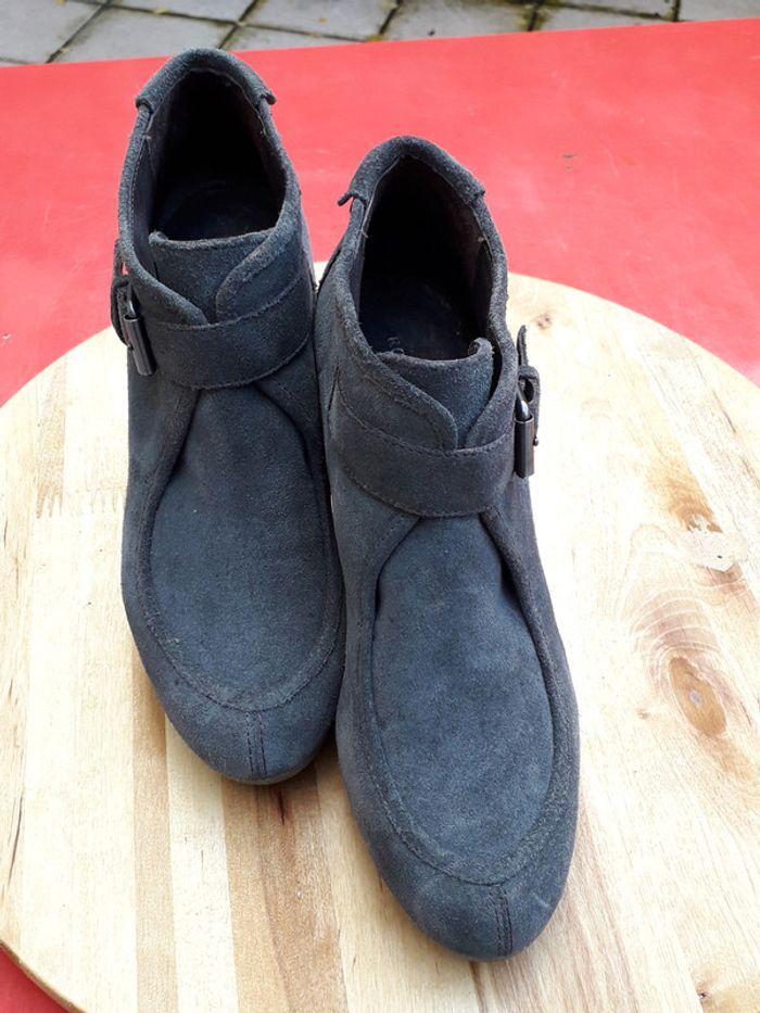 Bottines compensées en daim gris - photo numéro 2