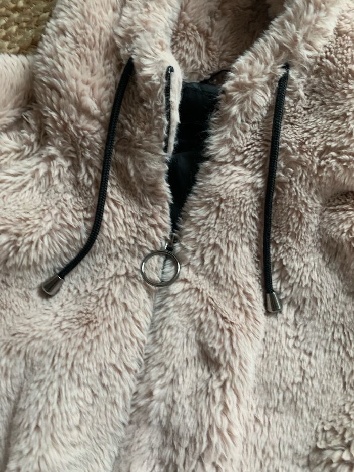 Manteau en fausse fourrure Jennyfer - photo numéro 2