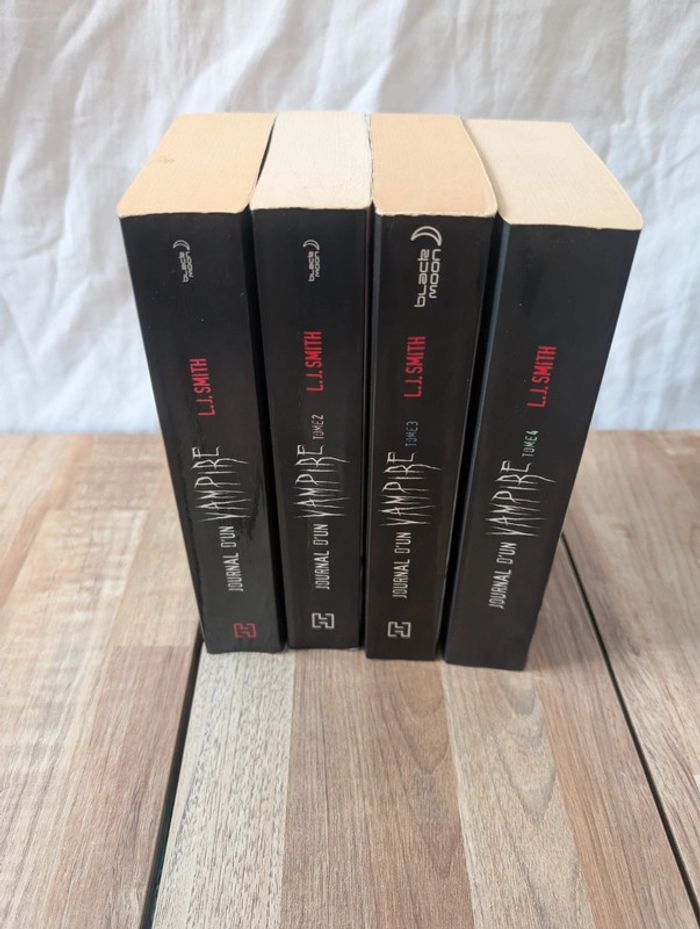 Lot livres : Vampires Diaries - photo numéro 3