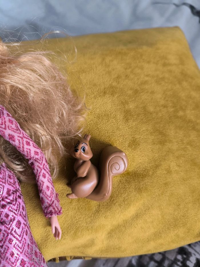 Poupée Disney Aurore avec robe et figurine - photo numéro 6