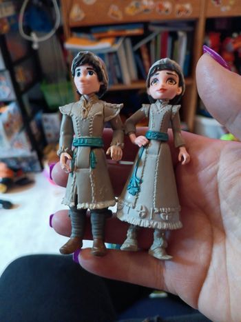 Figurines peuple de la reine des neiges 2 pas de vinted go