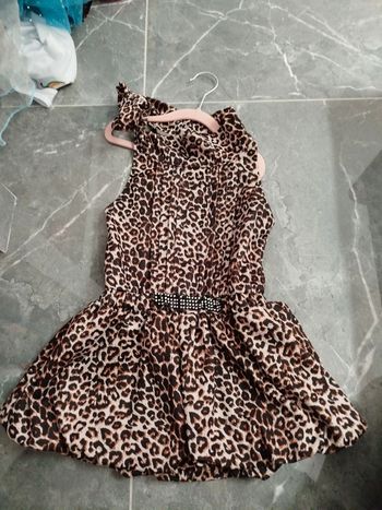 Belle Robe tunique marque chicaprie motif léopard 6 ans