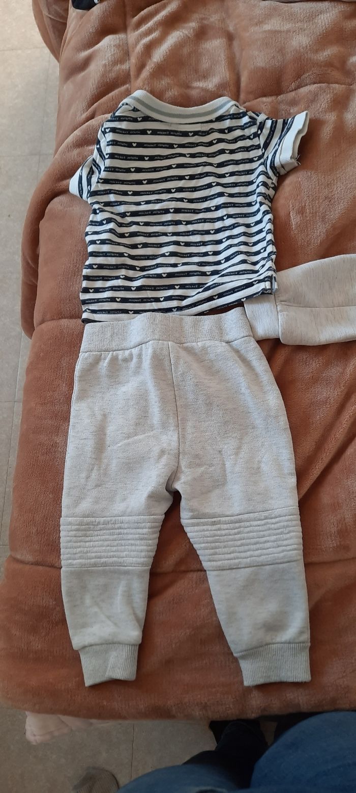 Lot vêtements (Disney, kiabi) - photo numéro 3