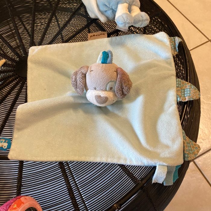Doudou chien de secours plat nattou