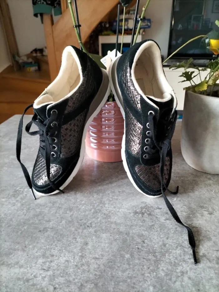 Baskets taille 36 UGG