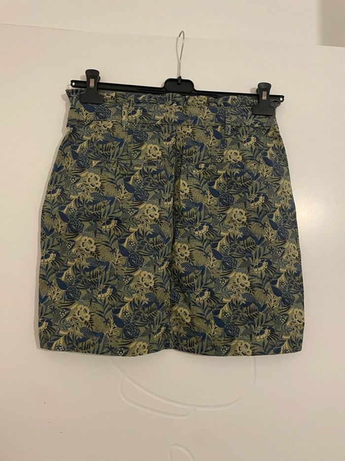 Jupe courte coupe tulipe kaki à motifs fleurs vert foncé Cache Cache taille 38 - photo numéro 4