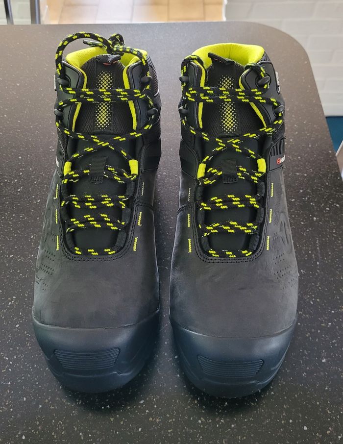 Chaussures de sécurité Heckel T 44 NEUVES