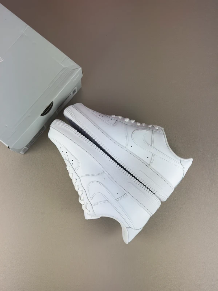 Nike Air Force 1 Low ’07 Blanche 36.5 - photo numéro 2