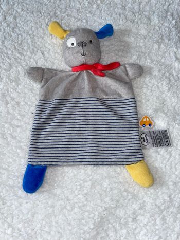 Doudou plat rectangle chien gris bleu jaune Mots D’enfants