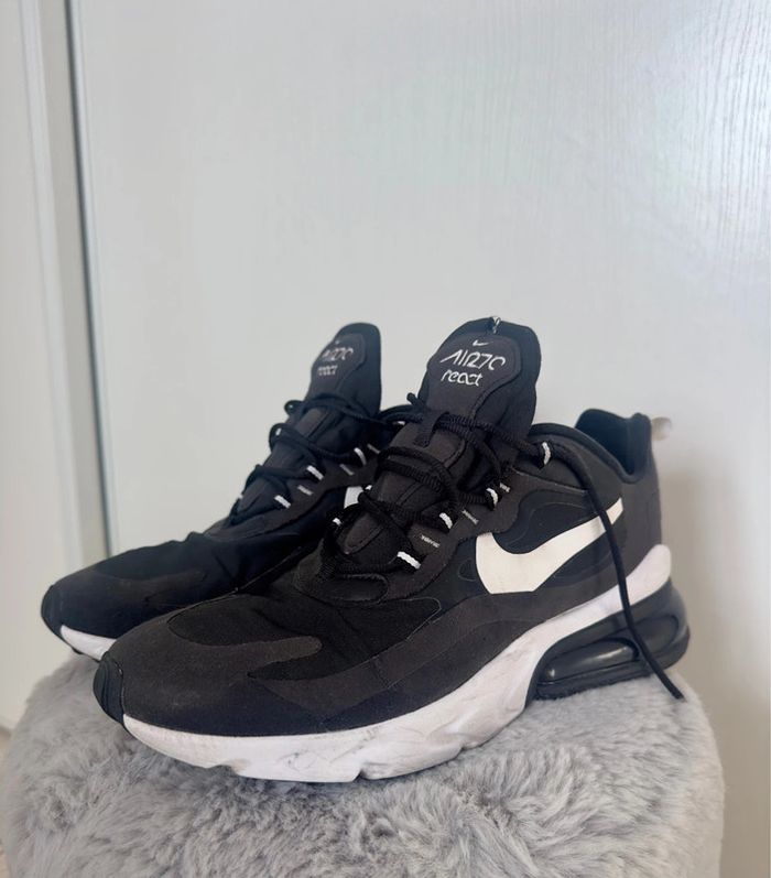 Baskets Nike airmax 270 react noire et blanche - pointure 45 - tres bon état