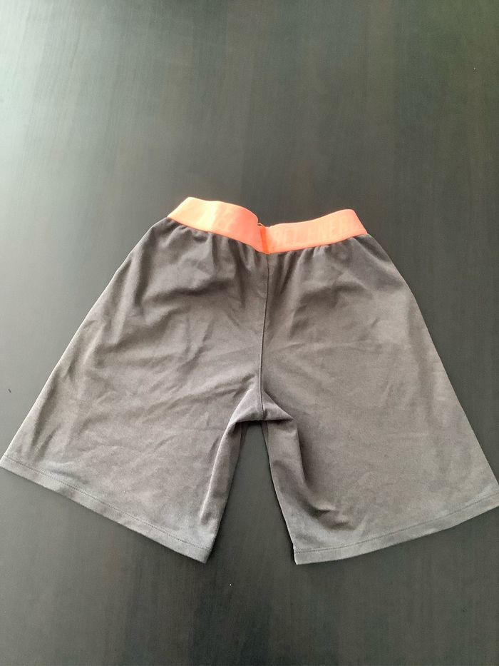 Short gris et orange Decathlon 10/12 ans environ - photo numéro 3