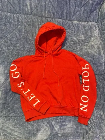 Pull court rouge