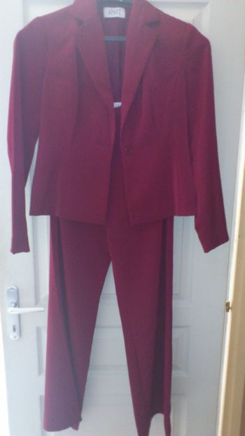 tailleur bordeaux