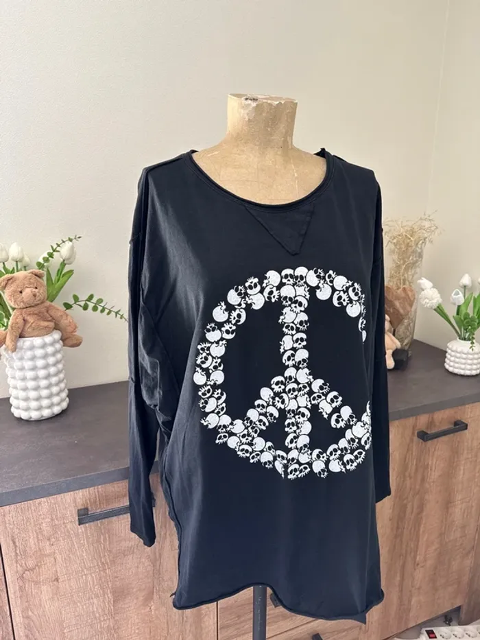 TEE shirt manches longues avec parce and love en tête de mort - photo numéro 2