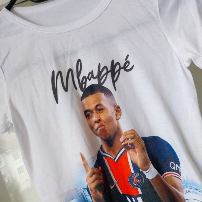 T-shirt Mbappe neuf taille 6 ans - photo numéro 2