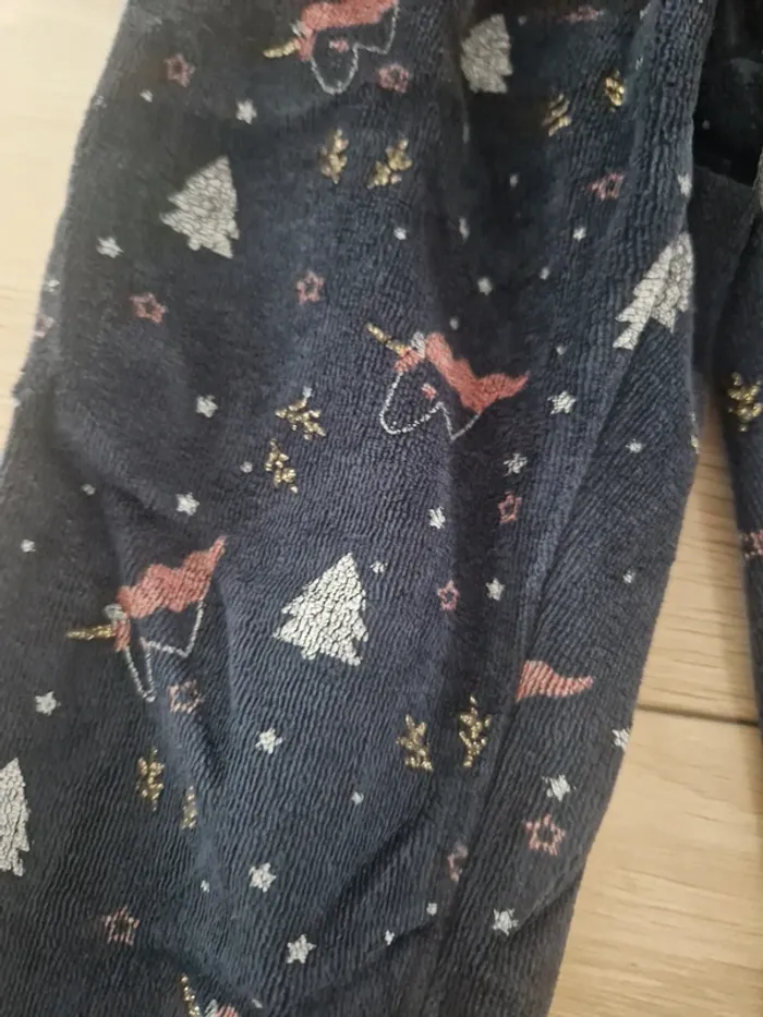 Pyjama 2 pièces taille 4 ans - photo numéro 3