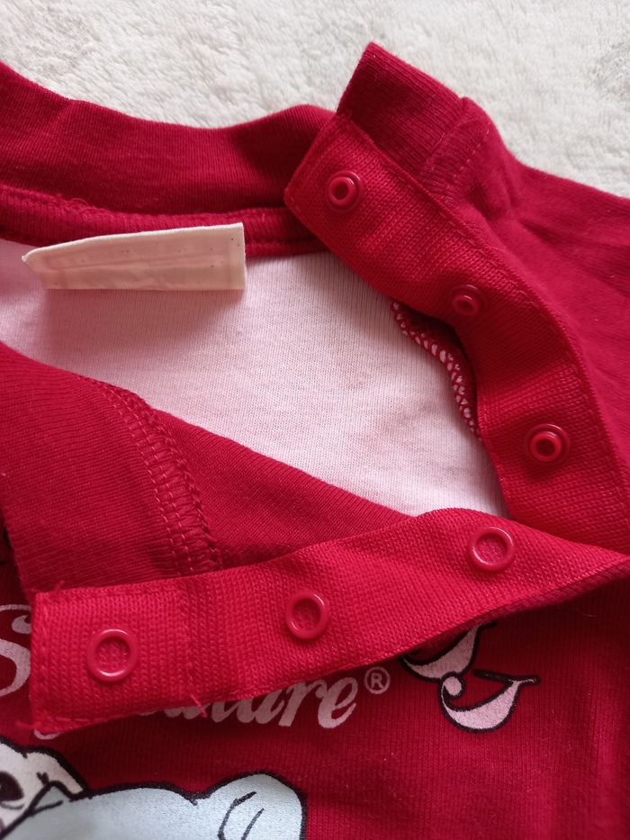 T shirt rouge et rose Levi's 3 mois - photo numéro 4