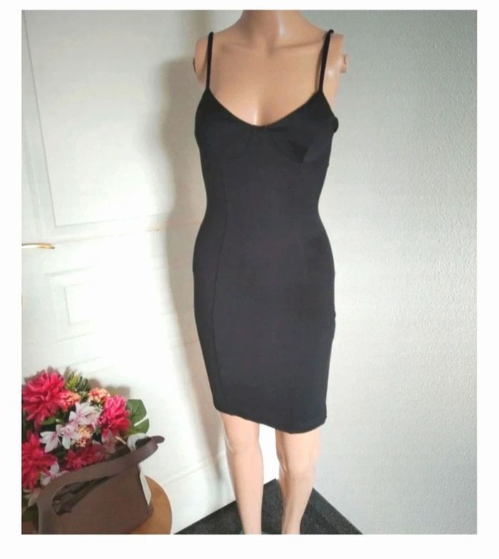 Robe noire moulante bershka taille xs neuve