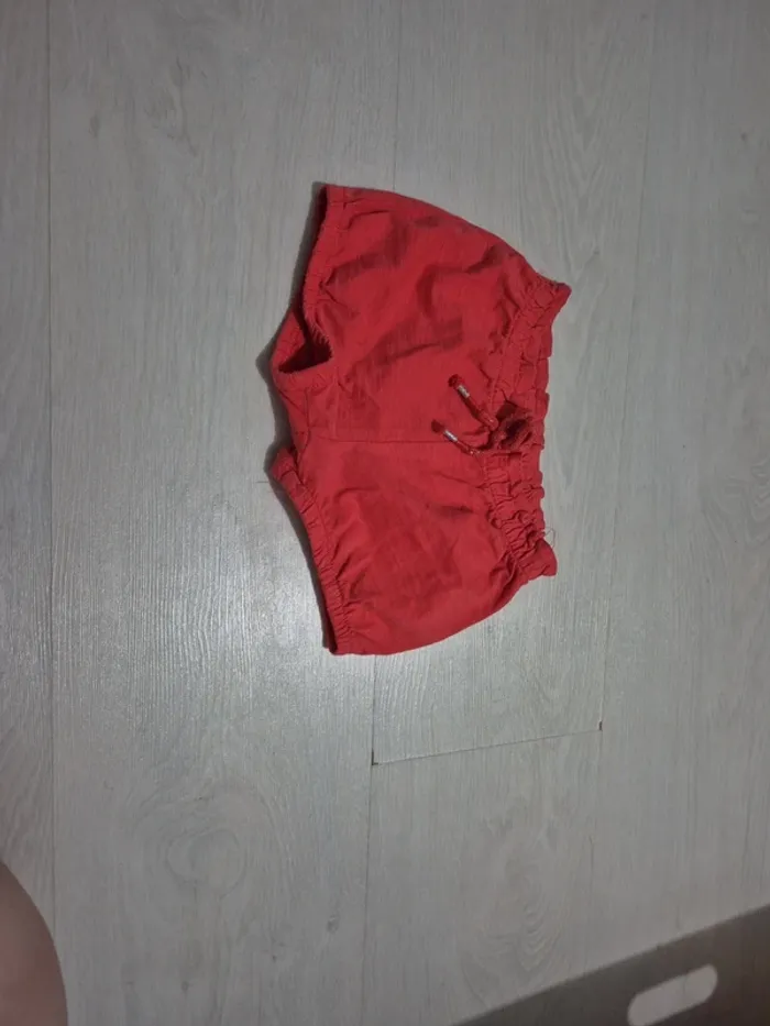Short rouge 24M