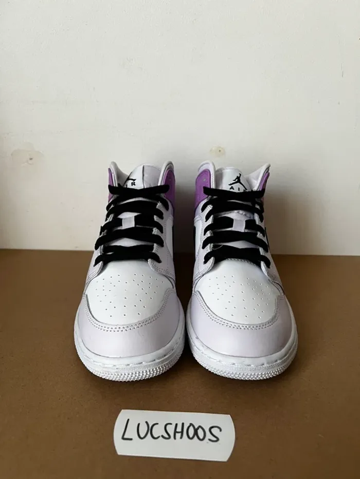 Nike Air Jordan 1 Mid Barely Grape - 38,5 - photo numéro 3
