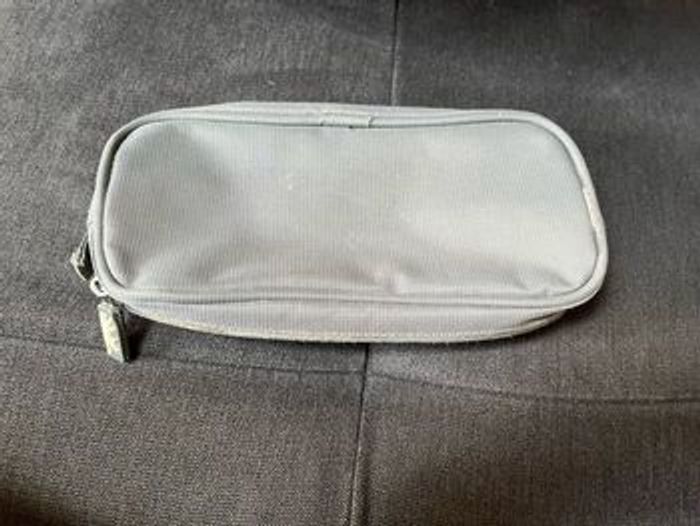 Trousse Airness en bon état couleur gris scolarité fourniture scolaire - photo numéro 2