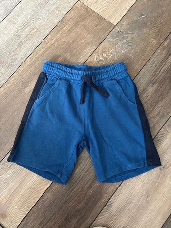 Short bleu