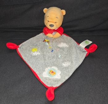 Doudou plat Winnie l'ourson losange gris cerf volant , nuages - Disney
