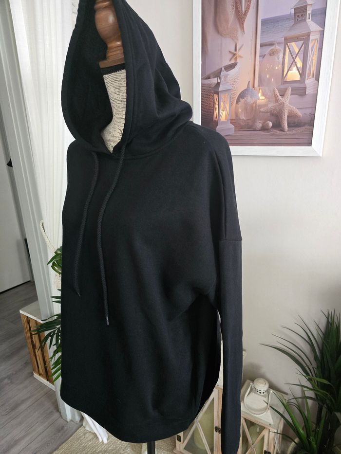 Sweat-shirt noir à capuche avec papillon bleu - photo numéro 4