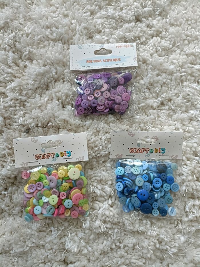 Environ 360 boutons acrylique