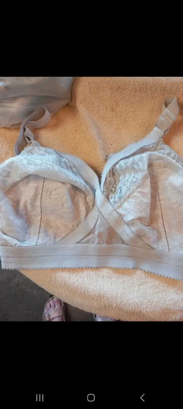 👵soutien gorge Playtex 120D gris et blanc