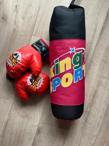 Punching ball boxe rouge avec gants enfants