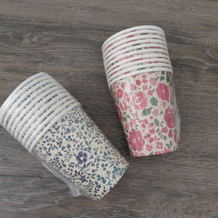 Lot de 20 gobelets en carton motifs liberty