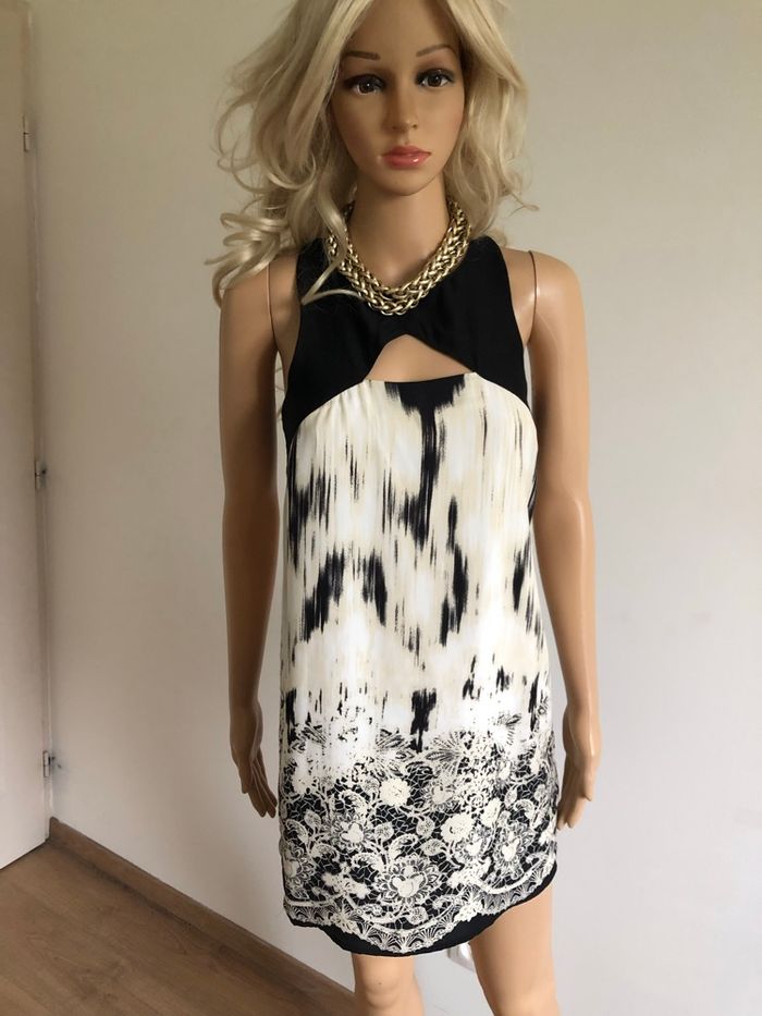 Robe noire et écrue sans manches Silence Noise taille XS jamais portée