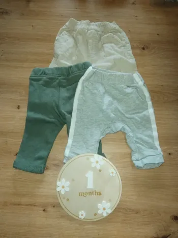 3 pantalons mixte taille 1 mois