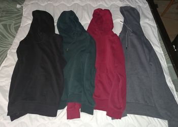 4 sweat a capuche Gémo taille S 
( 19 € piece  neuf )