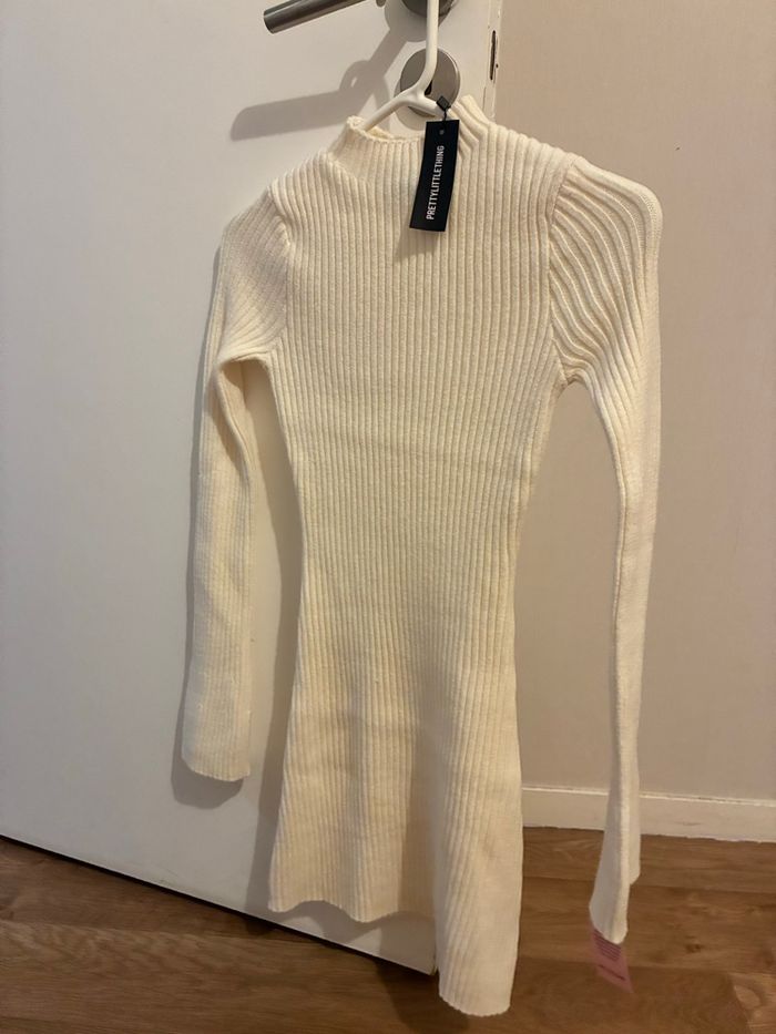 Robe courte en maille PrettyLittleThing