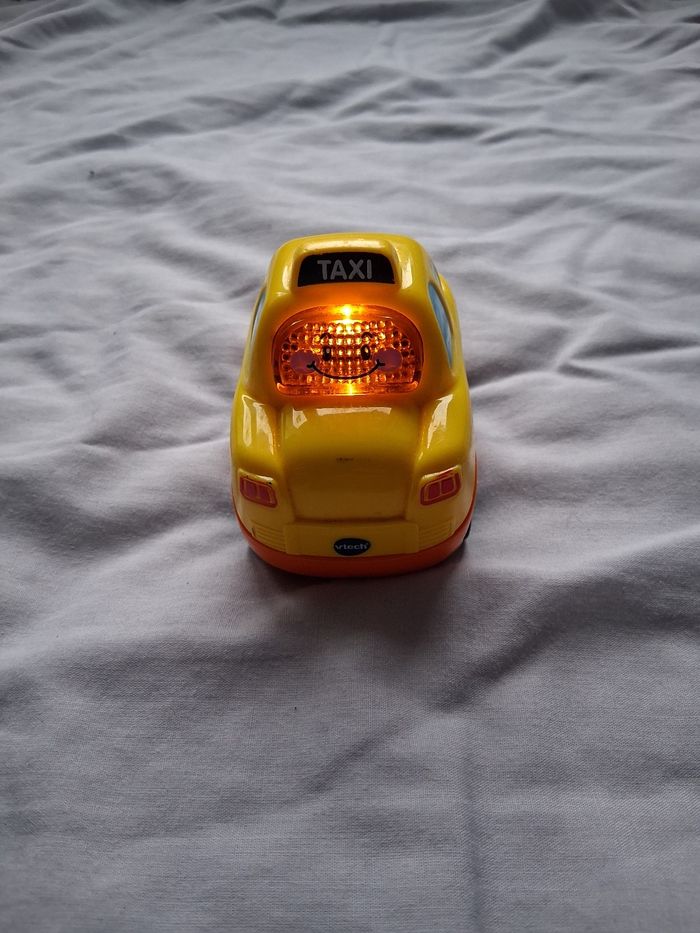 Véhicule tutute bolide Charlie jolie taxi - photo numéro 2