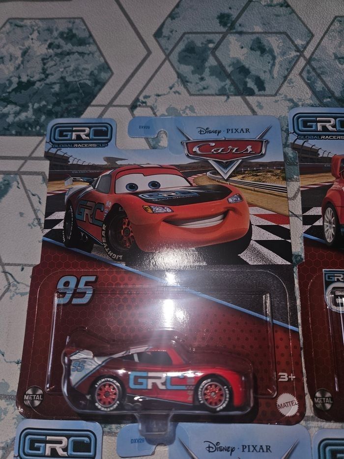 4 voitures cars Mattel neuves Disney Pixars série spéciale GRC - photo numéro 5