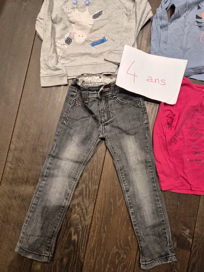 Lot de vêtements fille 4 ans - photo numéro 2
