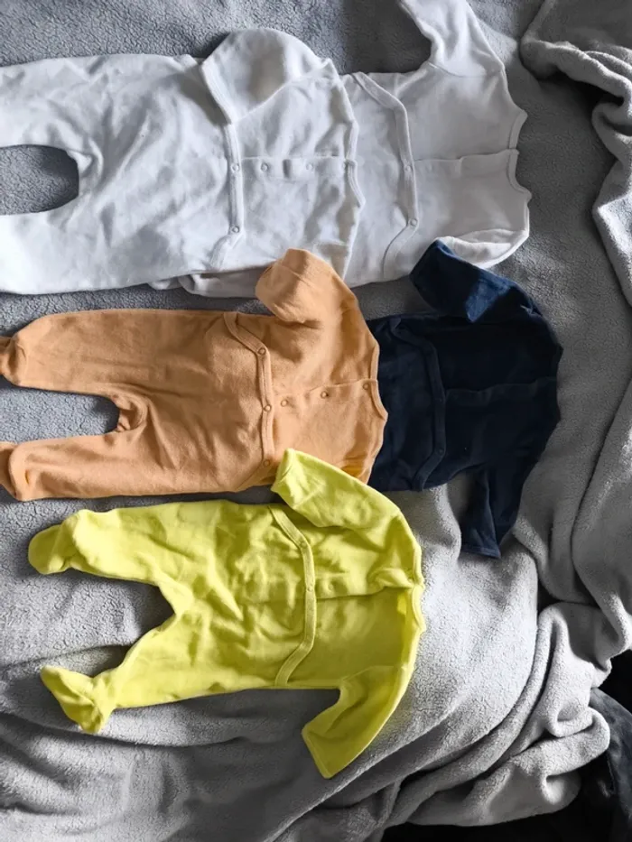 Lot de 5 pyjamas Kiabi 3 mois - photo numéro 12