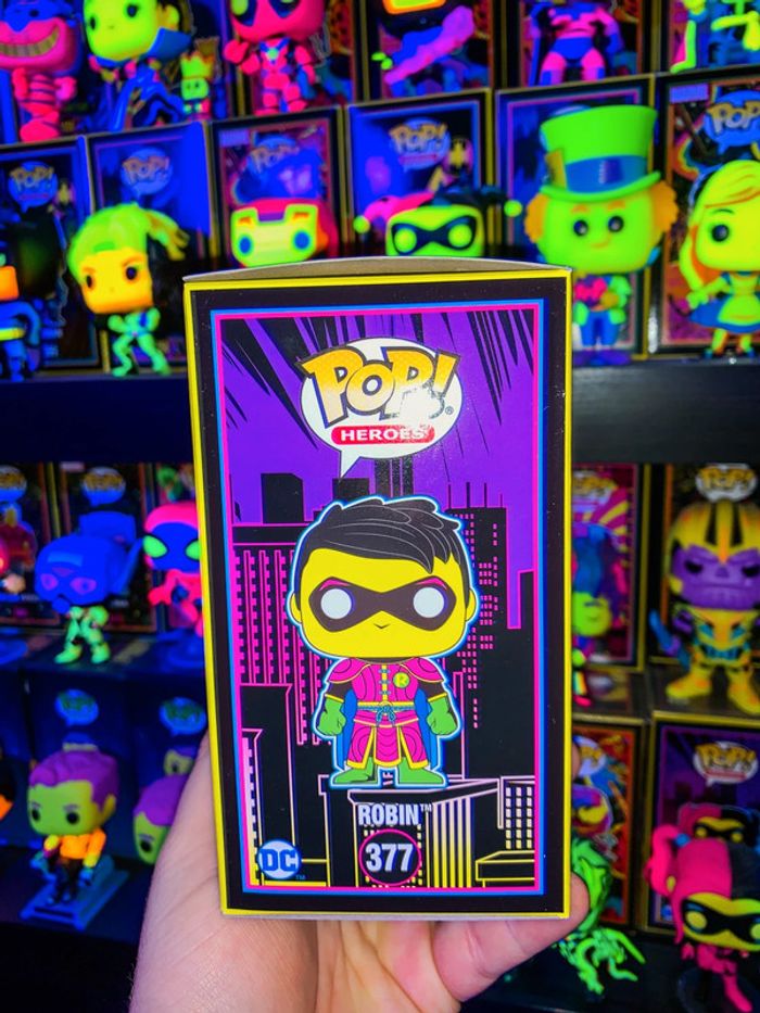 Funko Pop Blacklight DC Imperial Palace 377 Robin - photo numéro 2